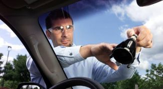 Картинка по теме - как удалить краску со стекла