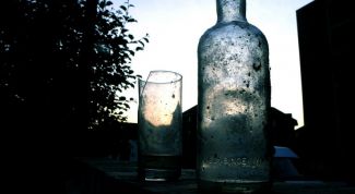 Картинка по теме - как пробить гвоздем бутылку