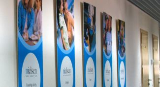 Картинка по теме - как повесить плакат