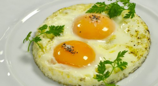 Картинка по теме - как пожарить яйцо в микроволновке