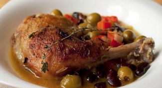 Картинка по теме - как потушить курицу в духовке