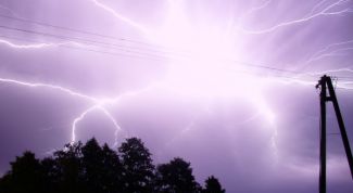 Картинка по теме - как спастись от молнии