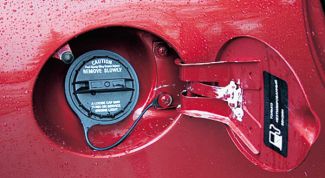 Картинка по теме - как устранить течь в бензобаке