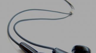 Картинка по теме - как разговаривать через наушники