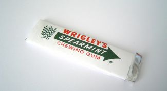 Картинка по теме - как удалить жевачку с одежды