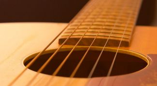 Картинка по теме - как поставить струны на акустическую гитару