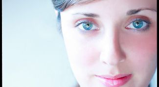 Картинка по теме - как подчеркнуть серо-голубые глаза