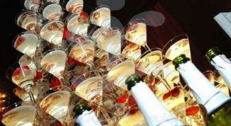 Картинка по теме - как построить пирамиду из бокалов