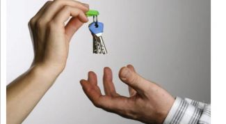 Картинка по теме - как передавать квартиру родственникам