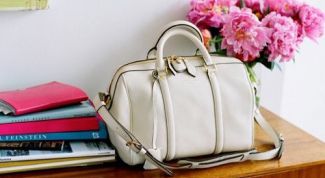 Картинка по теме - как почистить кожаную белую сумку