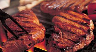 Картинка по теме - как зажарить мясо на гриле с винным соусом