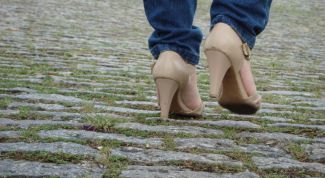 Картинка по теме - как растянуть замшевые туфли