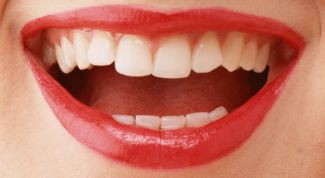 Картинка по теме - как убрать желтый налет на зубах