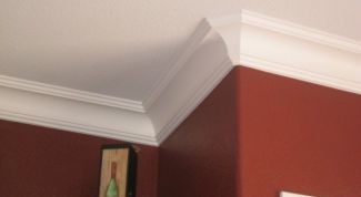 Картинка по теме - как подогнать углы потолочных плинтусов
