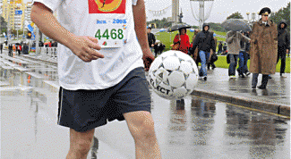 Картинка по теме - как научиться набивать на ноге