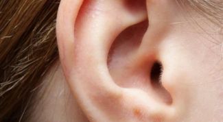 Картинка по теме - как выбить пробку из уха