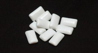 Картинка по теме - как избавиться от жевательной резинки на одежде