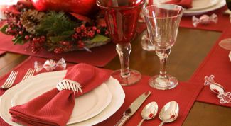 Картинка по теме - как украсить новогодний стол своими руками