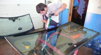 Картинка по теме - как вклеить стекло авто