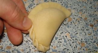 Картинка по теме - как лепить вареники косичкой