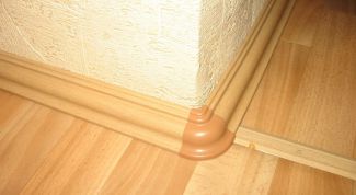 Картинка по теме - как крепить кухонный плинтус