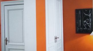 Картинка по теме - как приклеить потолочный плинтус на натяжной потолок