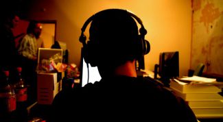 Картинка по теме - как подключить наушники к задней панели