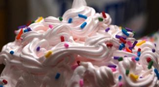 Картинка по теме - как украсить торт кондитерским шприцом