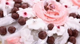 Картинка по теме - как украшать торт розочками