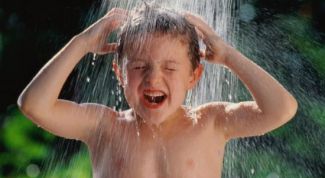 Картинка по теме - как закаливать водой ребенка