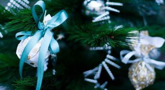 Картинка по теме - как смастерить праздничное украшение для елки