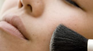 Картинка по теме - как наносить румяна в зависимости от формы лица