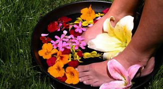 Картинка по теме - как вылечить трещины на пятках