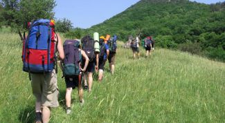 Картинка по теме - что нужно взять  в поход