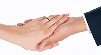 Картинка по теме - как носить серебряное кольцо