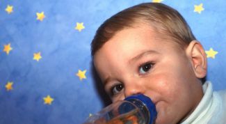 Картинка по теме - как научить пить из бутылочки