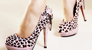 Картинка по теме - как выбрать модные туфли для новогодней вечеринки
