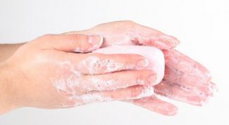 Картинка по теме - как удалить монтажную пену с рук