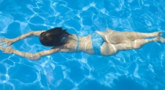 Картинка по теме - почему нельзя плавать после еды