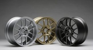 Картинка по теме - как выбрать автомобильные диски в салоне