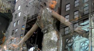 Картинка по теме - как украсить витрину магазина