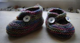 Картинка по теме - как вязать пинетки на мальчиков