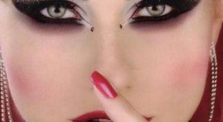 Картинка по теме - как делать восточный макияж
