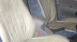 Картинка по теме - как почистить автомобильные чехлы