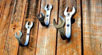 Картинка по теме - как смастерить вешалку для одежды