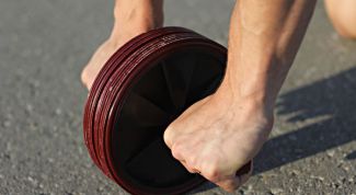 Картинка по теме - как заниматься с роликом для пресса