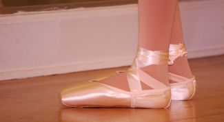 Картинка по теме - как носить пуанты