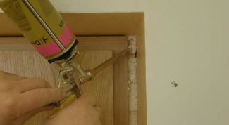 Картинка по теме - как очистить монтажную пену с двери