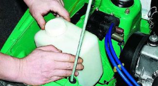 Картинка по теме - как снять бачок омывателя