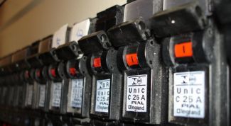 Картинка по теме - как выбрать автомат по току